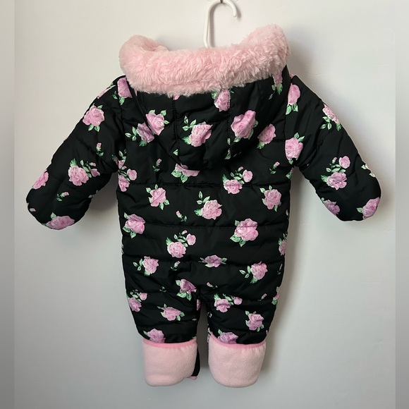 Wippette Black and Pink Rose Print Quilted Pram 6/9 months - Picture 3 of 4